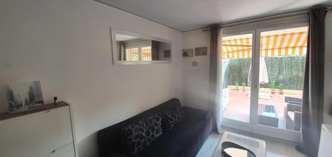 Flat With Swimming Pool 5min From The Beach