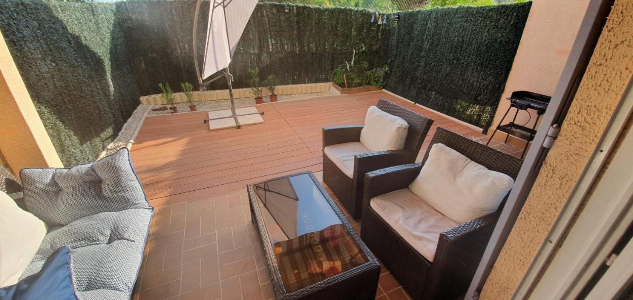 Flat With Swimming Pool 5min From The Beach Appartement Fréjus